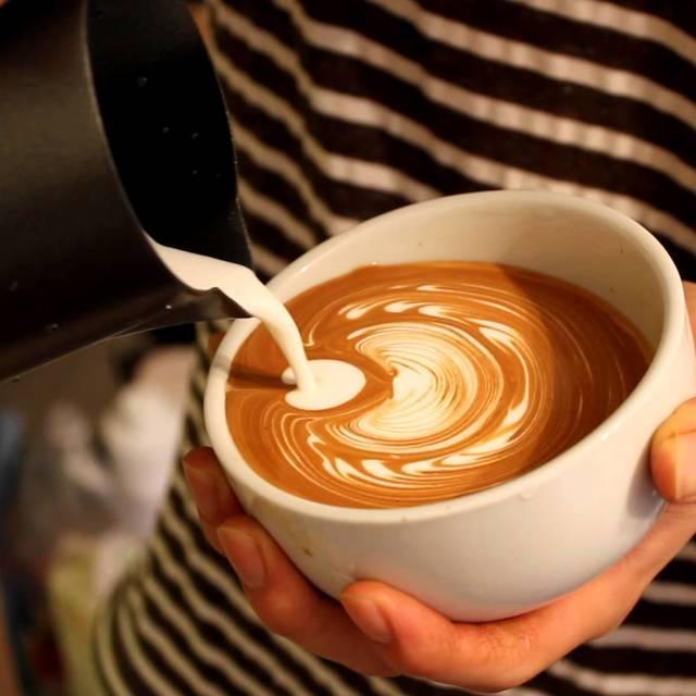 ตัวอย่าง ภาพหน้าปก:กาแฟแก้วโปรด ตอบโจทย์ความเป็นตัวคุณ