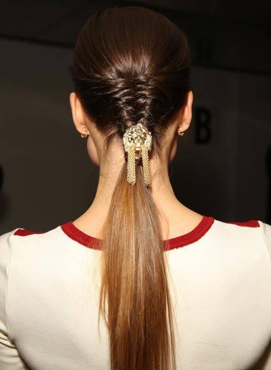 รูปภาพ:http://cdn2.stylecraze.com/wp-content/uploads/2013/05/Mini-Fish-braid-Ponytail.jpg