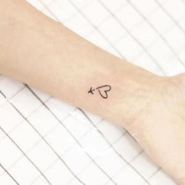 ตัวอย่าง ภาพหน้าปก:30 ไอเดียรอยสัก  mini heart tattoo สักตรงไหนก็น่ารัก 