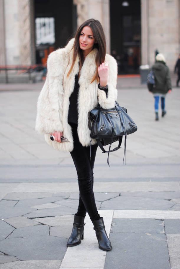 รูปภาพ:http://wardrobelooks.com/wp-content/uploads/2013/10/Fur-Coats-2014-For-Women-1.jpg