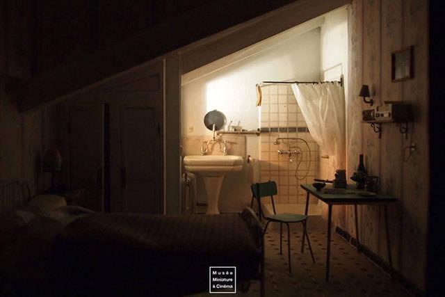 รูปภาพ:http://static.boredpanda.com/blog/wp-content/uploads/2015/10/realistic-miniature-rooms-museum-cinema-dan-ohlman-france-14.jpg