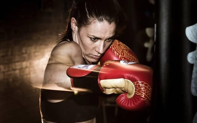 รูปภาพ:https://wallpaperscraft.com/image/sports_boxing_girl_workout_74086_3840x2400.jpg