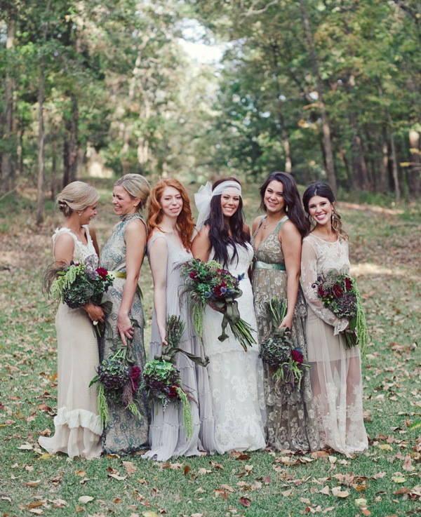 รูปภาพ:http://www.tulleandchantilly.com/blog/wp-content/uploads/2015/08/fall-bohemian-mismatched-bridesmaid-dresses.jpg