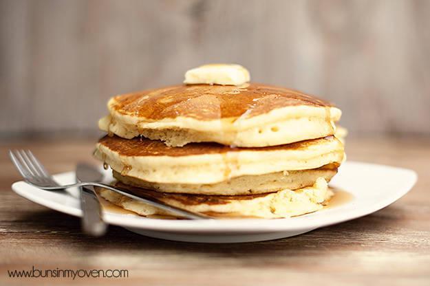 รูปภาพ:http://www.bunsinmyoven.com/wp-content/uploads/2012/04/classic-simple-pancake-recipe.jpg