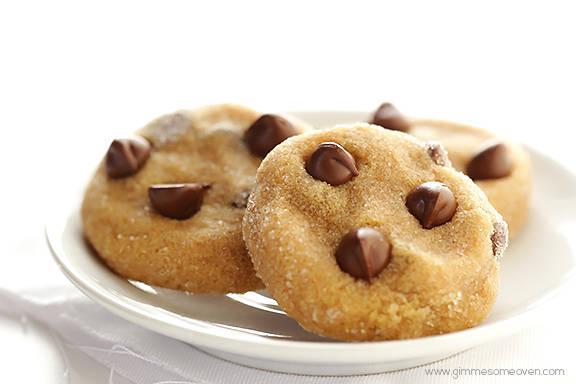 รูปภาพ:http://www.gimmesomeoven.com/wp-content/uploads/2013/12/4-Ingredient-Peanut-Butter-Chocolate-Cookies-1.jpg
