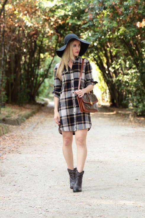 รูปภาพ:http://meagansmoda.com/wp-content/uploads/2015/09/LOFT-plaid-shirtdress-Frye-Jenny-cut-stud-short-bootie-vintage-Louis-Vuitton-Passy-bag-plaid-dress-fall-outfit-490x735.jpg