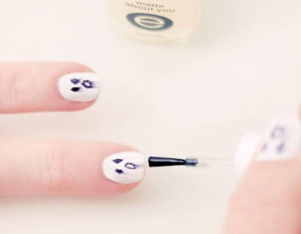 รูปภาพ:http://www.lovemaegan.com/wp-content/uploads/Ghost-Nails-Halloween-Manicure-4-620x481.jpg