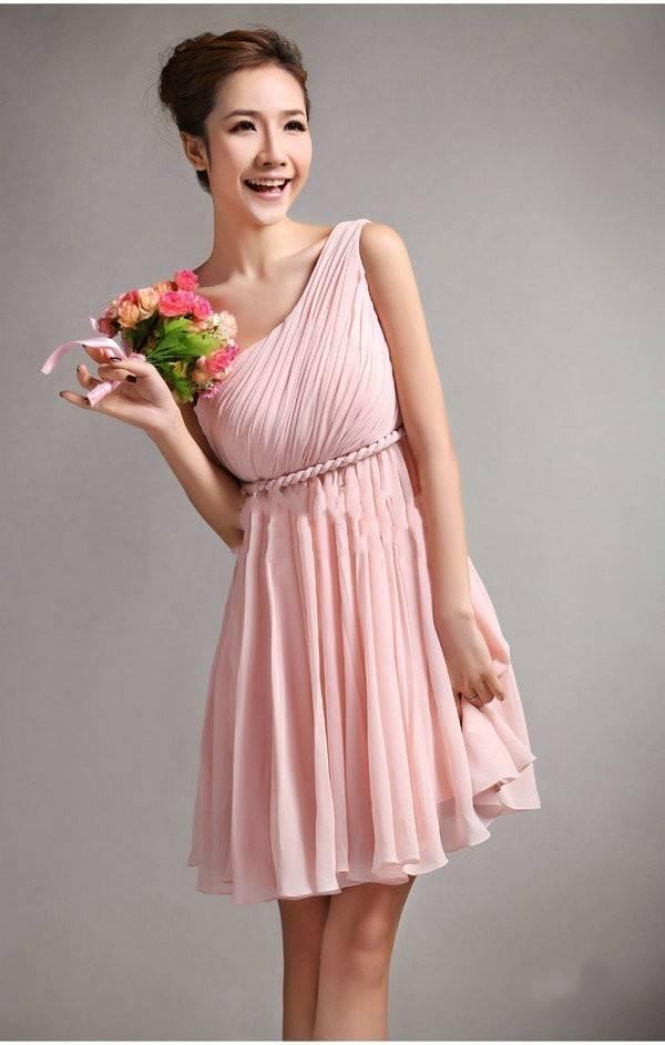 รูปภาพ:http://www.ca-bridal.com/images/BridesmaidDresses/a-line_one_shoulder_draped_short_champagne_bridesmaid_dresses.jpg