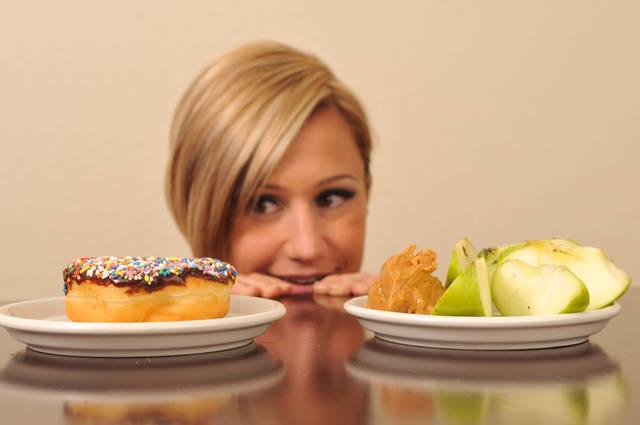 รูปภาพ:http://cms.bbcomcdn.com/fun/images/2010/get-skinny-on-fad-diets_e.jpg