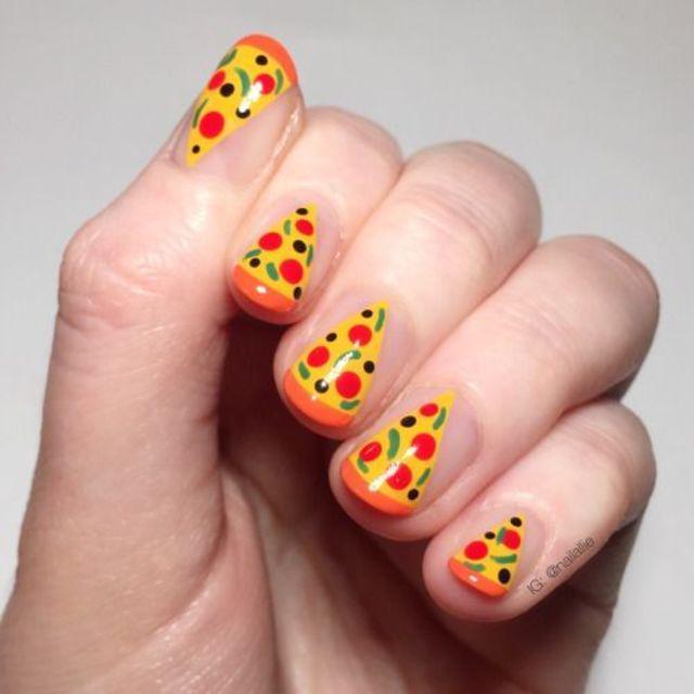 ภาพประกอบบทความ ส่อง! ไอเดียเพ้นท์เล็บลายพิซซ่า 'Pizza Nails Art' #น่ารักน่ากิน