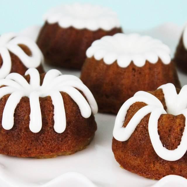 ตัวอย่าง ภาพหน้าปก:วิธีทำคัพเค้กฟักทอง "Pumpkin Bundt Cakes" หวานมันแสนอร่อย