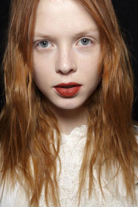 รูปภาพ:http://mac.h-cdn.co/assets/15/44/480x720/gallery-1445966001-phillip-lim-backstage-beauty-fall15.jpg