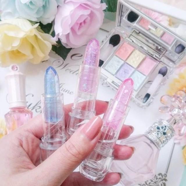 ภาพประกอบบทความ ออกรุ่นใหม่มาอีกแล้ว!! กับลิปกลิตเตอร์ "Jelly kiss" สีหวานน่ารัก ตะมุตะมิ จากญี่ปุ่น