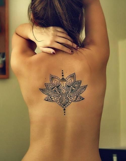รูปภาพ:http://www.tattooshunt.com/images/98/sexy-feminine-lotus-tattoo-on-back.jpg