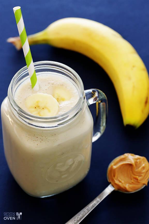 รูปภาพ:http://www.gimmesomeoven.com/wp-content/uploads/2014/03/PB-Banana-Smoothie-4.jpg