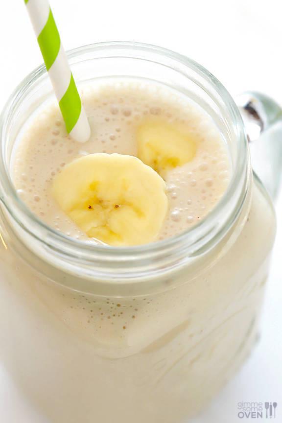 รูปภาพ:http://www.gimmesomeoven.com/wp-content/uploads/2014/03/PB-Banana-Smoothie-5.jpg