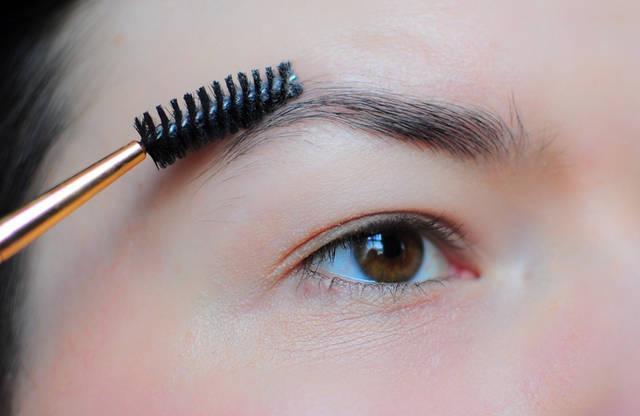 รูปภาพ:http://ukfashiondesign.com/wp-content/uploads/2015/04/Eyebrow1.jpg