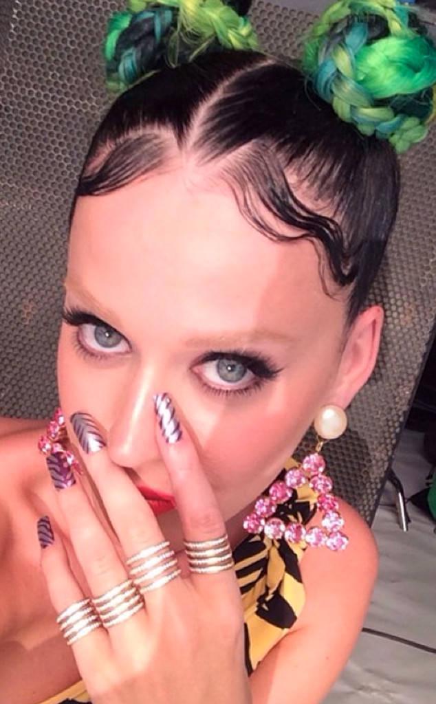 รูปภาพ:http://www.eonline.com/eol_images/Entire_Site/2014519/rs_634x1024-140619083717-634.Katy-Perry-Instagram.jl.061914.jpg