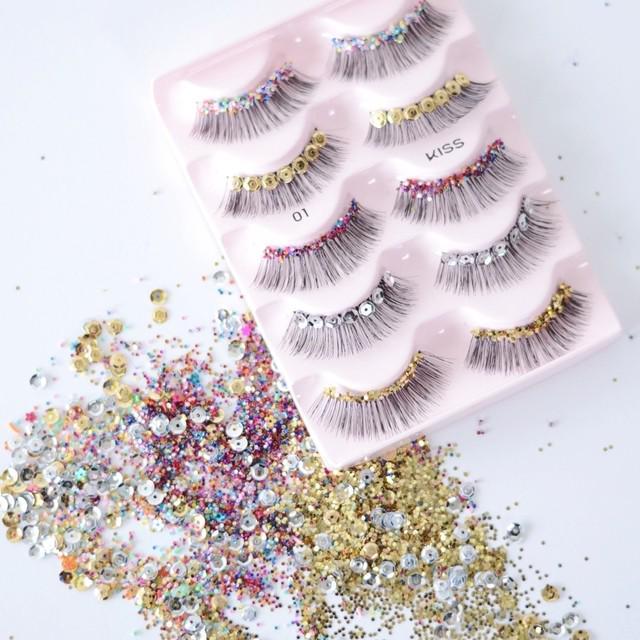 ภาพประกอบบทความ DIY Confetti Lashes ไอเดียขนตาปลอมสุดฟรุ้งฟริ้ง ความสวยง่ายๆ ฉบับราคาถูก 😆👍