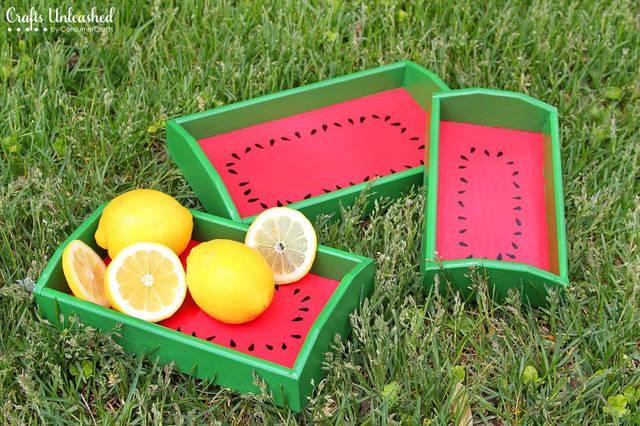 รูปภาพ:http://blog.consumercrafts.com/wp-content/uploads/2015/05/Summer-watermelon-DIY-serving-trays-Crafts-Unleashed-3.jpg