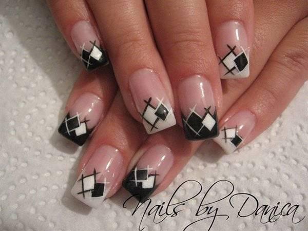 รูปภาพ:http://www.prettydesigns.com/wp-content/uploads/2015/10/White-and-Black-Plaid-Nail-Design.jpg