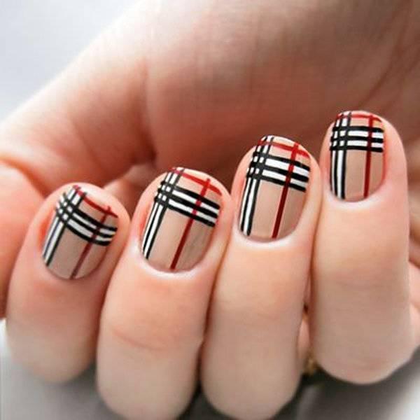 รูปภาพ:http://www.prettydesigns.com/wp-content/uploads/2015/10/Nude-and-White-Plaid-Nail-Design.jpg