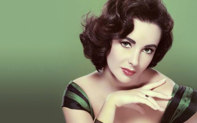 รูปภาพ:http://4.bp.blogspot.com/-RMHCWI3Fseo/ULqrNgIul7I/AAAAAAAAQhE/xzYVWDCBKaU/s1600/Elizabeth+Taylor+++1950s+hair+++curls+COVER.jpg