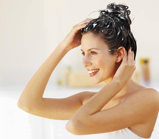 รูปภาพ:http://www.hellomagazine.com/imagenes/healthandbeauty/hair/201105245410/beauty-question-hair-wash-water-temperature/0-19-834/hair-wash--z.jpg
