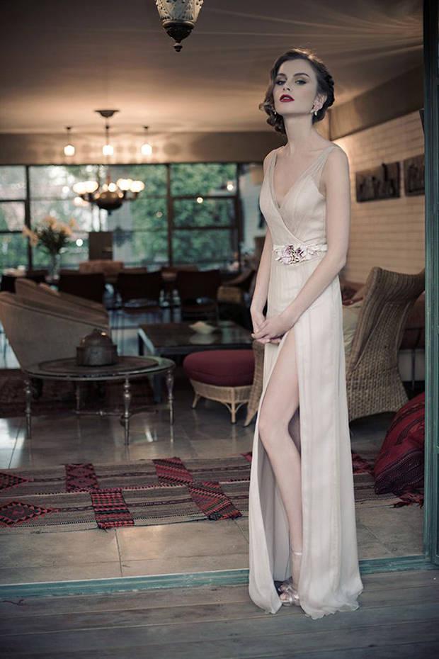 รูปภาพ:http://static.onefabday.com/2014/11/Erez-Ovadia-2014-Bridal-Collection-silk-wedding-dress.jpg