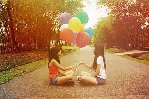 รูปภาพ:http://cdnstatic.visualizeus.com/thumbs/d8/86/friends,girl,balloon,friend,she,littlethings-d886398142ffedea7f00a54d58e6c08d_h.jpg