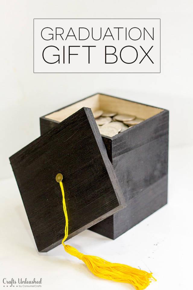 รูปภาพ:http://blog.consumercrafts.com/wp-content/uploads/2015/05/DIY-Graduation-Gift-Box-Crafts-Unleashed.jpg