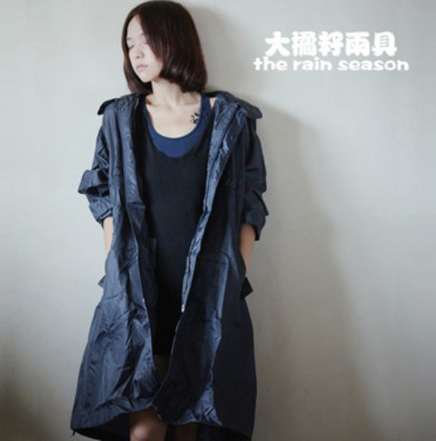 รูปภาพ:http://guideimg.alibaba.com/images/shop/79/09/24/8/free-shipping-dark-blue-lovely-girl-women-waterproof-hooded-raincoat-rain-jacket-fast-dry-high-quality_267288.jpg