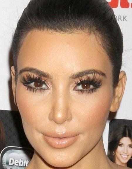 รูปภาพ:http://cdn.glamcheck.com/fashion/files/2010/12/Kim-Kardashian-fake-eyelashes.jpg