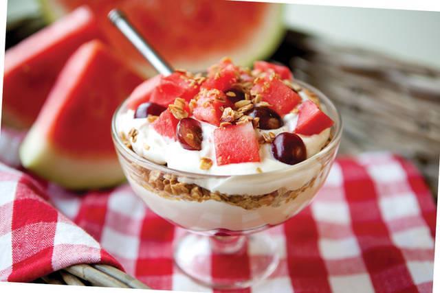 รูปภาพ:http://www.dvo.com/recipe_pages/ultimate/Watermelon-_Grape-_Kiwi-_and_Yogurt_Parfait.jpg