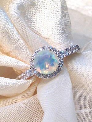 รูปภาพ:http://www.elegantweddinginvites.com/wp-content/uploads/2015/04/White-Opal-Ring-or-Engagement-Ring-Solitaire.jpg