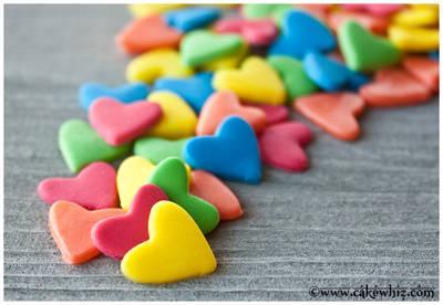 รูปภาพ:http://cakewhiz.com/files/2013/4/jumbo+heart+sprinkles+made+from+mmf.jpg