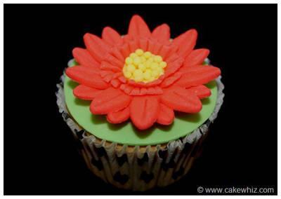 รูปภาพ:http://cakewhiz.com/files/2013/4/gerbera+daisies+made+from+mmf.jpg