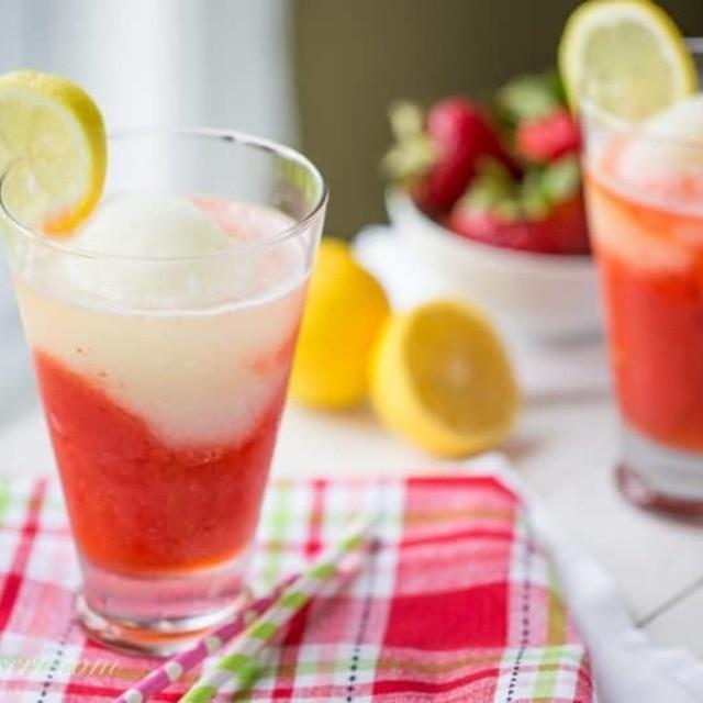 ตัวอย่าง ภาพหน้าปก:หวานชื่นโดนใจ ชวนทำเครื่องดื่ม Frozen Strawberry Lemonade ซาบซ่ารับหน้าร้อน