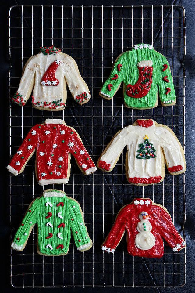 รูปภาพ:http://media4.popsugar-assets.com/files/2015/11/06/835/n/1922398/98c3fe2e_Ugly-Christmas-Sweater-Cookiesv6Njca.xxxlarge/i/-So-Ugly-Sweaters.jpg
