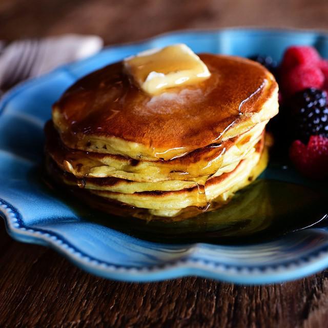 ภาพประกอบบทความ สุดน่ากินแจกสูตร Greek Yogurt Pancakes แพนเค้กโยเกิร์ตแสนอร่อย ต้อนรับมื้อเช้าอันสดใส 