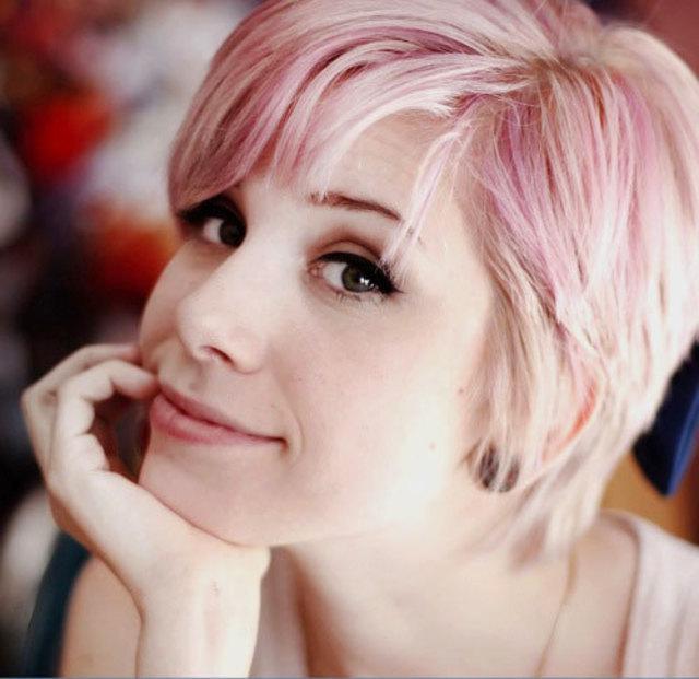 รูปภาพ:http://www.short-haircut.com/wp-content/uploads/2013/02/Pink-blonde-hair-color-ideas.jpg