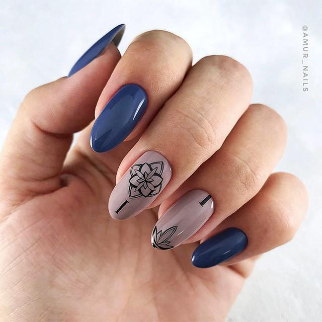 รูปภาพ:http://glaminati.com/wp-content/uploads/2018/03/almond-shaped-nails-long-blue-brown-matte-black-flower-design.jpg