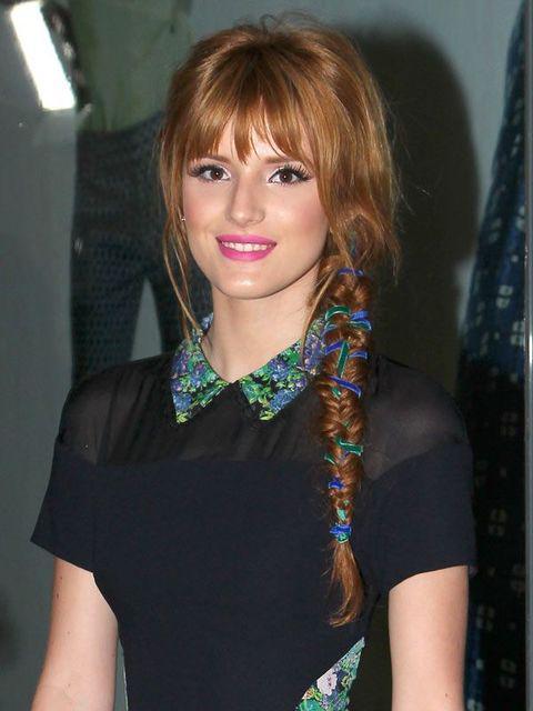 รูปภาพ:http://glamradar.com/wp-content/uploads/2014/12/bella-thorne-braids-with-ribbons.jpg