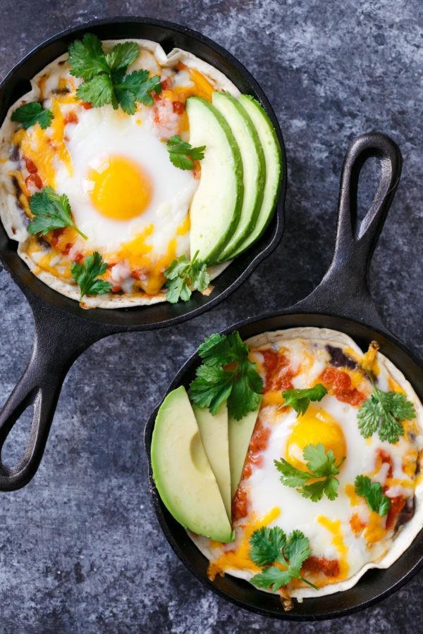 รูปภาพ:https://www.loveandoliveoil.com/wp-content/uploads/2016/02/skillet-huevos-rancheros3-600x900.jpg