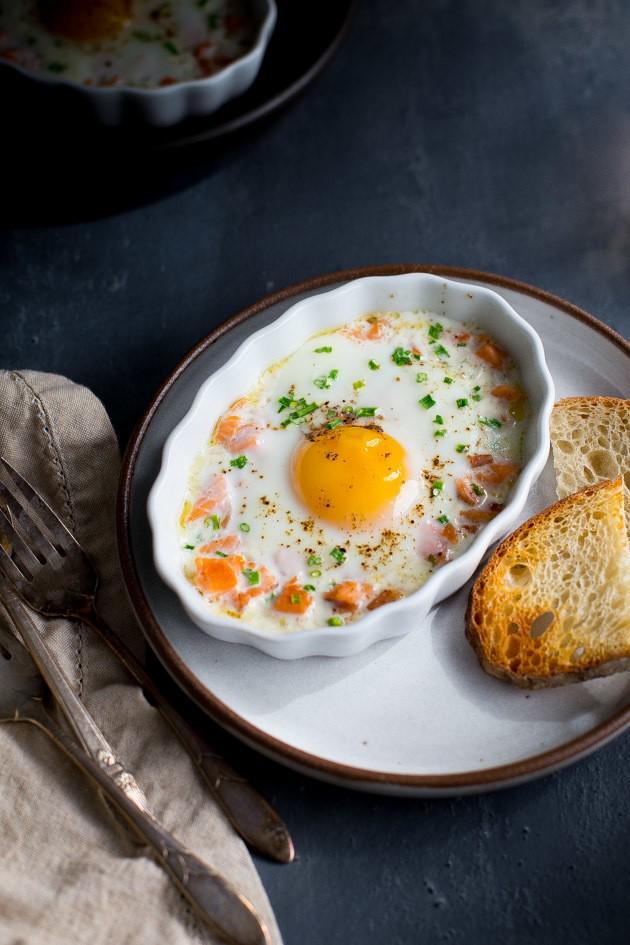 รูปภาพ:http://tamingofthespoon.com/wp-content/uploads/2017/01/Baked-Eggs-with-Smoked-Salmon-2-630x945.jpg