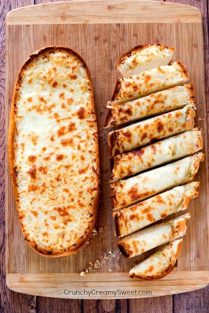 รูปภาพ:http://cdn.crunchycreamysweet.com/wp-content/uploads/2014/08/Easy-Garlic-Bread-from-CrunchyCreamySweet.com_.jpg