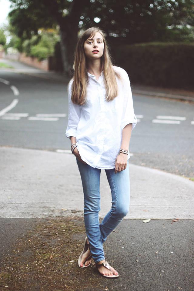 รูปภาพ:http://3.bp.blogspot.com/-NhtfSN9LwZo/VceI7JvK7RI/AAAAAAAAG04/7rCuDKZ6xBY/s1600/white-shirt-skinny-jeans-blue-fashion-blogger-style-sandals-trends-2015-oversized-shirt-casual-looks-kokoluxe-beauty-style-1.jpg