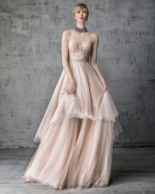 รูปภาพ:https://assets.marthastewartweddings.com/styles/wmax-520/d48/victoria-kyriakides-wedding-dress-spring-2019-11/victoria-kyriakides-wedding-dress-spring-2019-11_vert.jpg