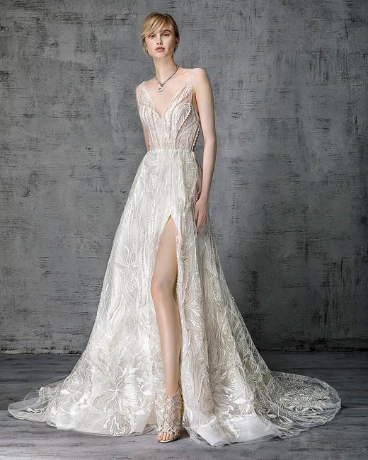 รูปภาพ:https://assets.marthastewartweddings.com/styles/wmax-520/d48/victoria-kyriakides-wedding-dress-spring-2019-04/victoria-kyriakides-wedding-dress-spring-2019-04_vert.jpg