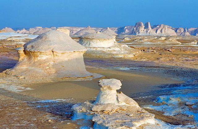 รูปภาพ:https://www.planetware.com/photos-large/EGY/egypt-white-desert.jpg